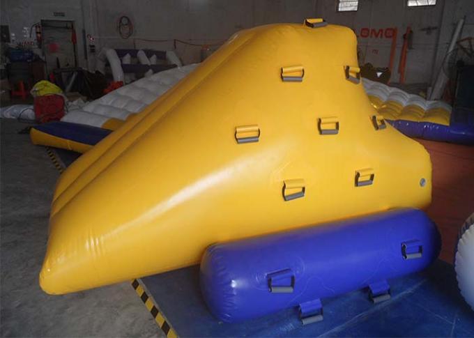 Opwindende 4m * 3m Opblaasbare Vliegende Vissen, Opblaasbare Banaanboot met Professionele Trampolinestof