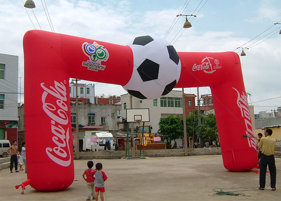 China Boog van de de Coca-cola Opblaasbare Ingang van de voetbal de Rode Douane, Opblaasbare Afwerkingsboog met Volledige Druk leverancier