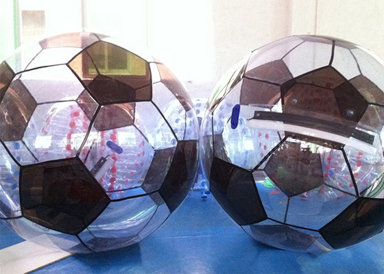 China Het Water van de voetbalvorm Kleurrijke Opblaasbare het Lopen Bal voor Huren fabriek